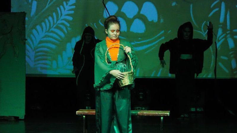 Участники «Каникул в Молодежке» посмотрели спектакль