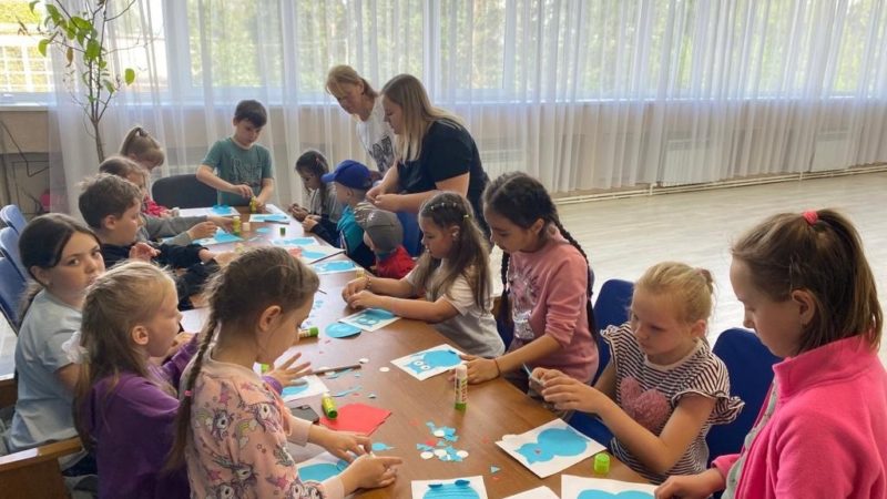 Юные космодемьянцы делали аппликации домашних животных