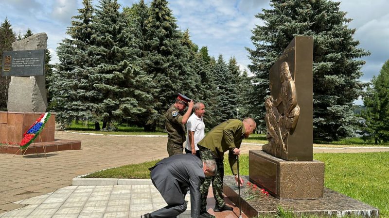 В ЦВТ им М.А. Лиходея состоялось возложение цветов к памятнику