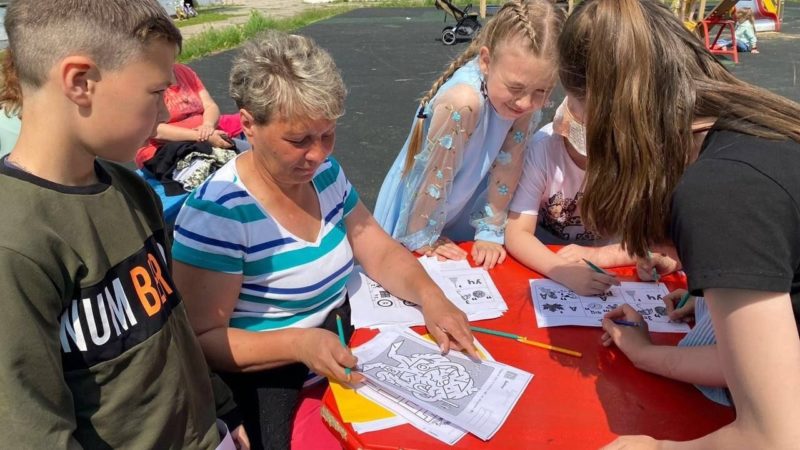 Юные космодемьянцы выполняли веселые задания