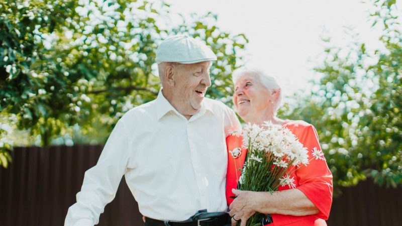 Ружанам напоминают о выплате к юбилею свадьбы