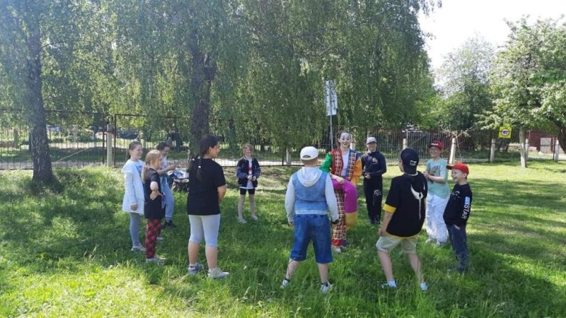 Юные лидинцы играли на свежем воздухе
