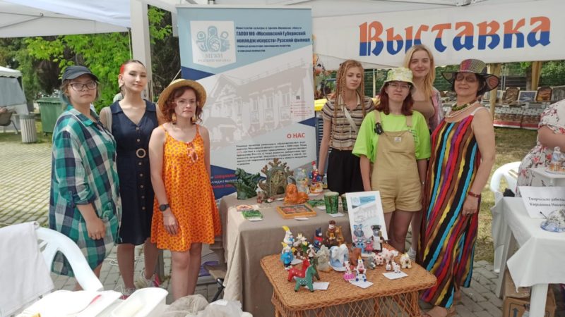 Студенты МГКИ посетили фестиваль российской керамики