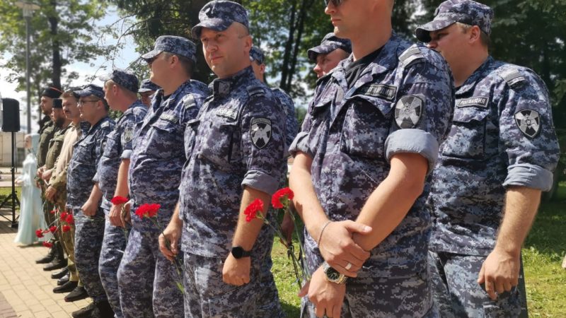 Сотрудники Росгвардии почтили память павших в ВОВ