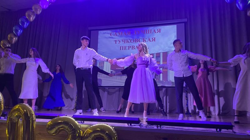 Молодогвардейцы-выпускники отмечены наградами