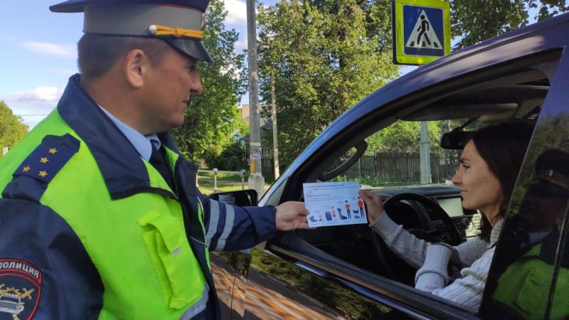 Госавтоинспекторы Рузского округа проводят массовую проверку водителей
