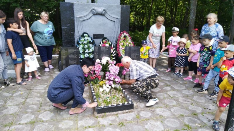 В Богородском возложили цветы к памятнику