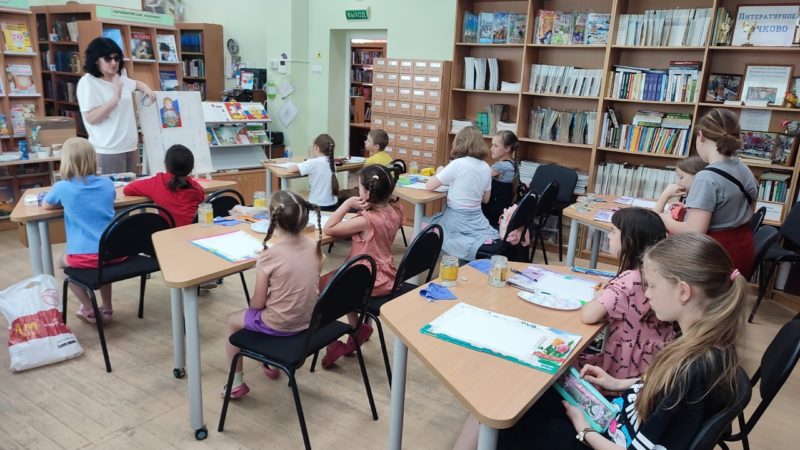 Тучковцы рисовали матрешку