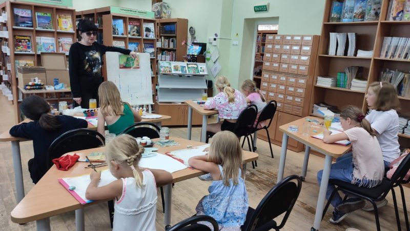 В Тучковской библиотеке – урок рисования по мотивам сказок Павла Бажова