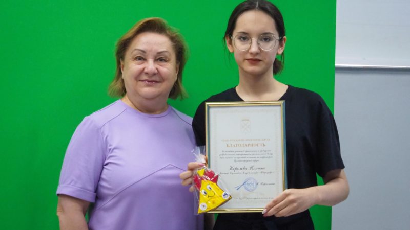 Татьяна Сердюкова вручила грамоты активным волонтерам