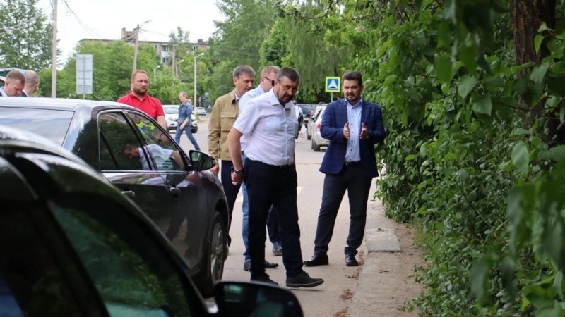 Николай Пархоменко поручил привести в порядок территорию возле новой школы в Тучково