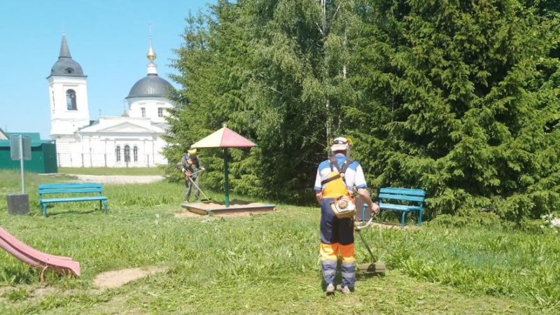 В Рузском округе окашивают территории