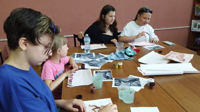 В Рузской библиотеке осваивали первобытное рисование