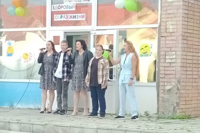 В Брикете пели и танцевали