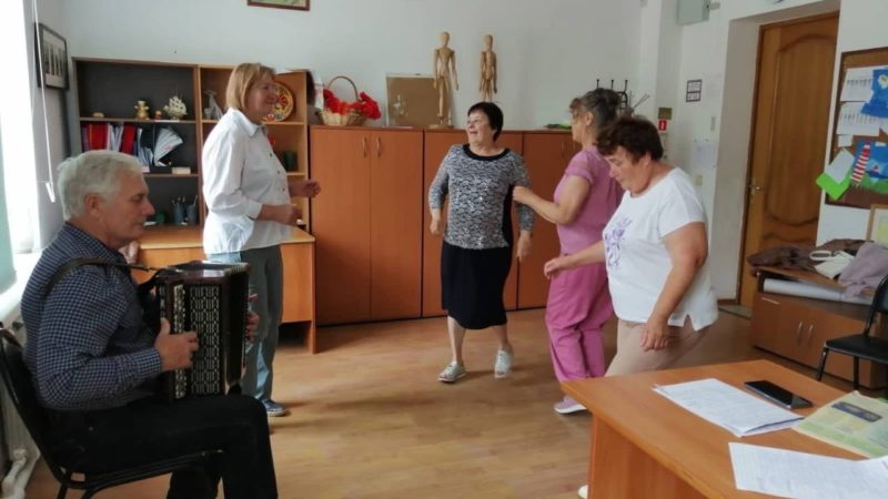 Тучковцы пели и танцевали под гармонь