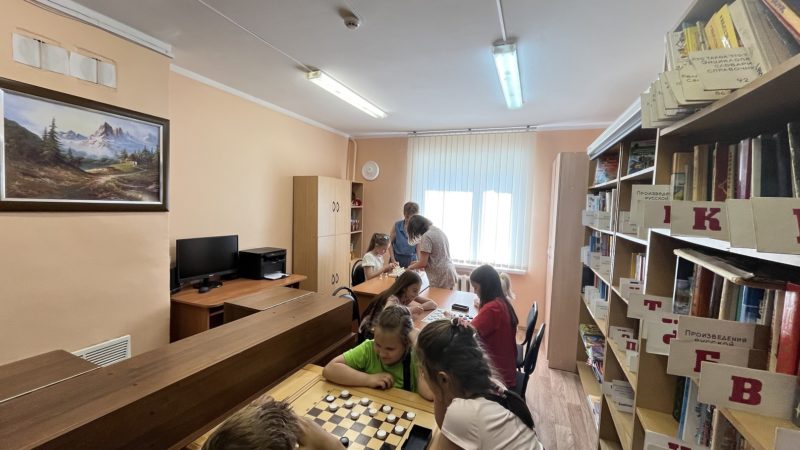 Почитать и в шахматы сыграть – в Старорузской библиотеке