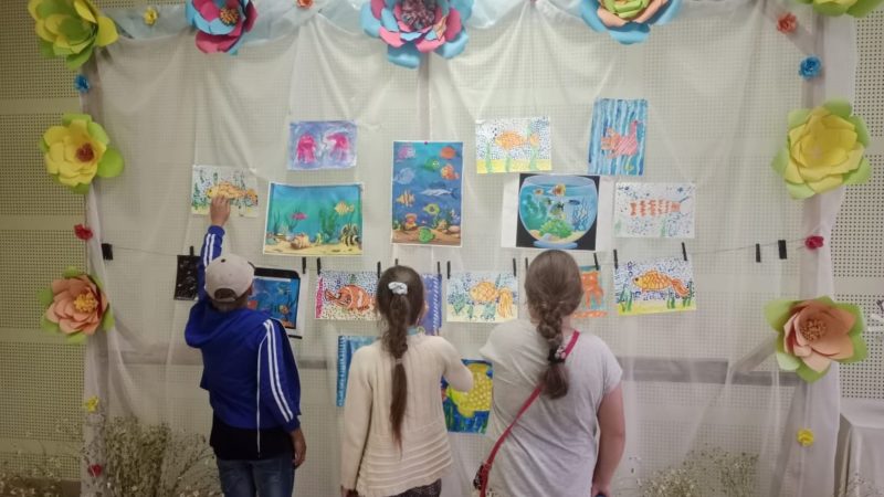 Выставка рисунков – в Брикетском СДК