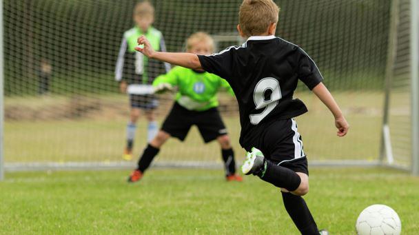 Юных футболистов научат мастерски владеть мячом