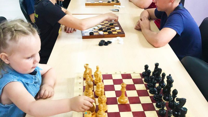 Горбовцы играли в шашки