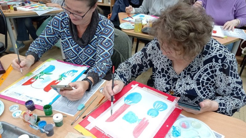 Тучковские пенсионеры занимались интуитивным рисованием