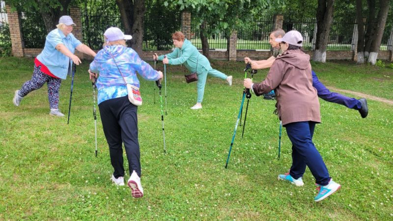 Пенсионеры развивают координацию движений