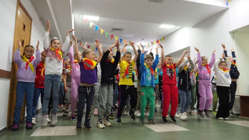 Воспитанникам клуба «Каникулы в Молодежке» некогда скучать