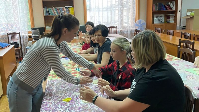 Отдыхающие в санатории «Русь» мастерили оберег для дома