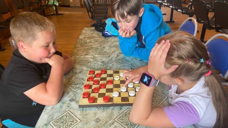 В Орешках сражались на черно-белых полях