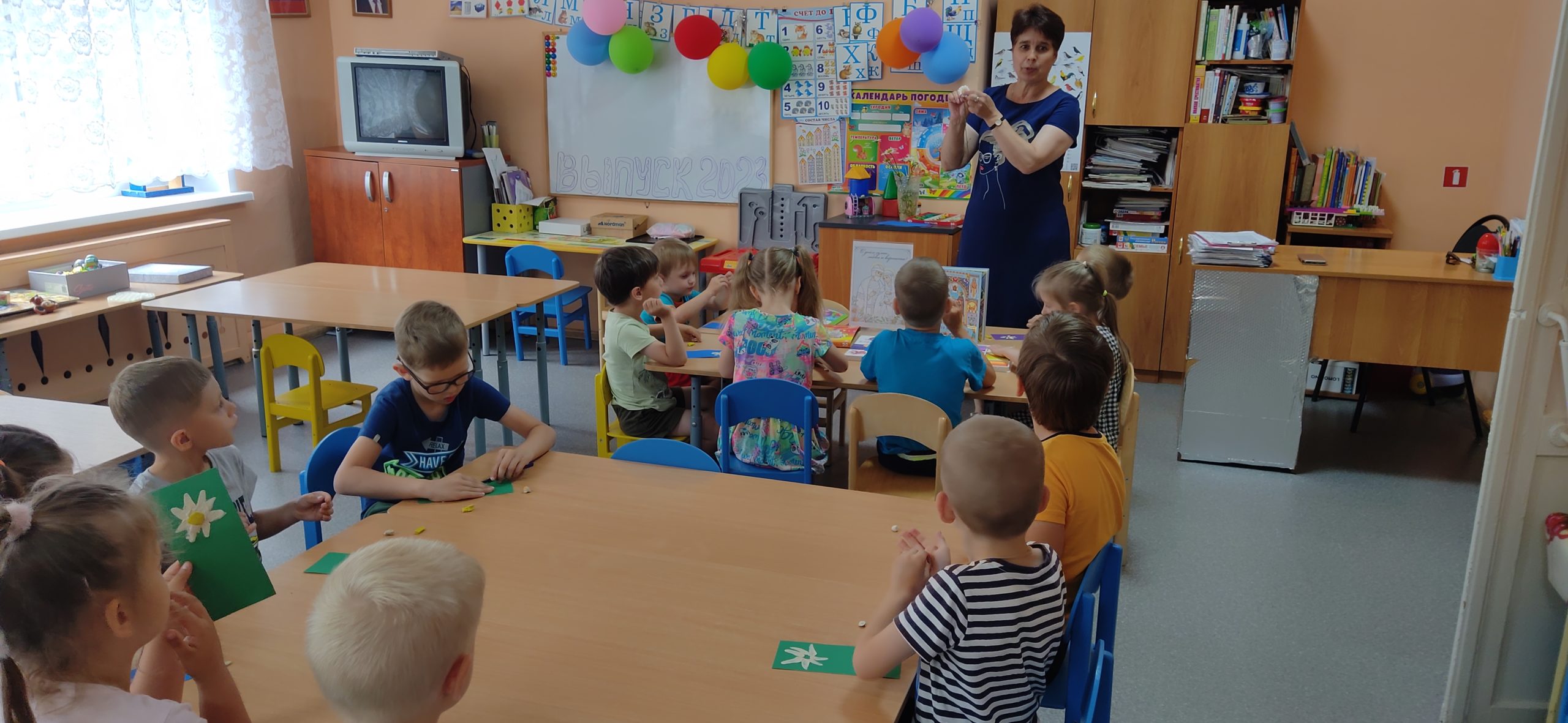 В Колюбакинском детском саду слепили ромашки из пластилина | 08.07.2023 |  Руза - БезФормата