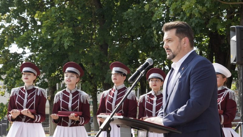 Николай Пархоменко поздравил медалистов