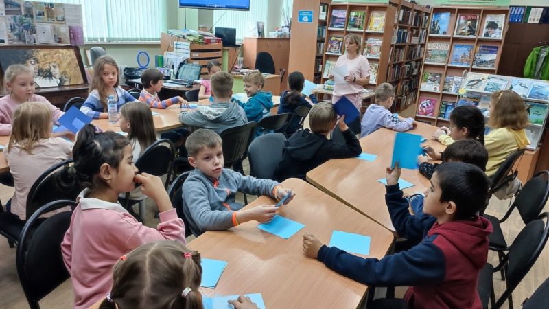 В Тучковской библиотеке делали фигурки кита и дельфина