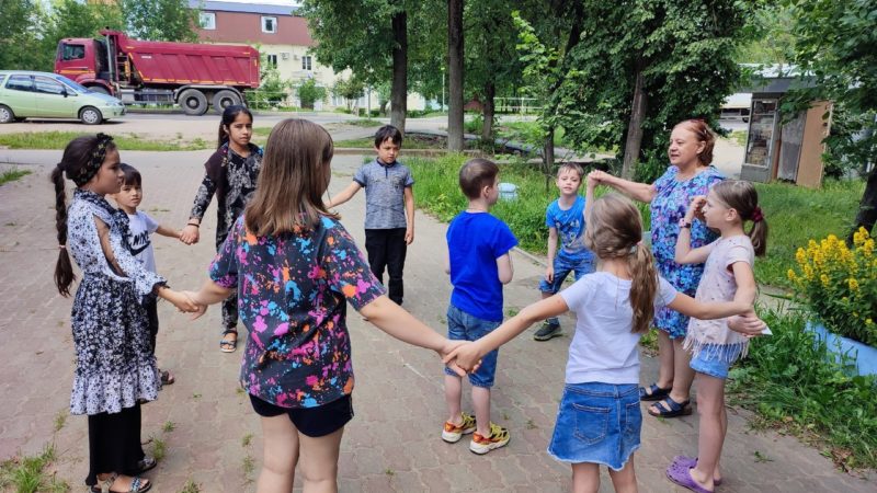 Тучковские ребята крутили барабан и отгадывали героев книг