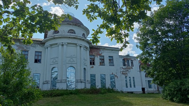 Территорию усадьбы Любвино привели в порядок