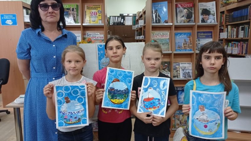 Море, рыбки и кораллы – на рисунках юных тучковцев