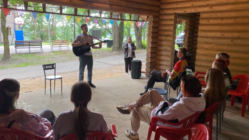 На Городке выступил музыкант из Волоколамска