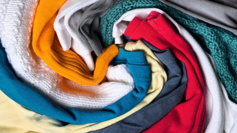 Жителей Рузского городского округа информируют: подмосковные торговые сети устанавливают контейнеры для сбора одежды