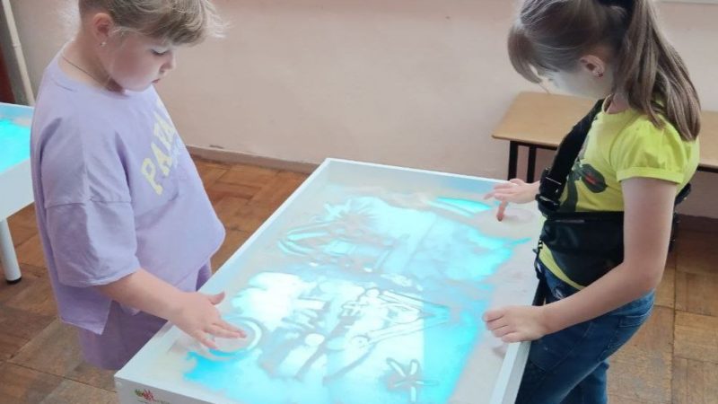 Юные ружане занимались песочной анимацией