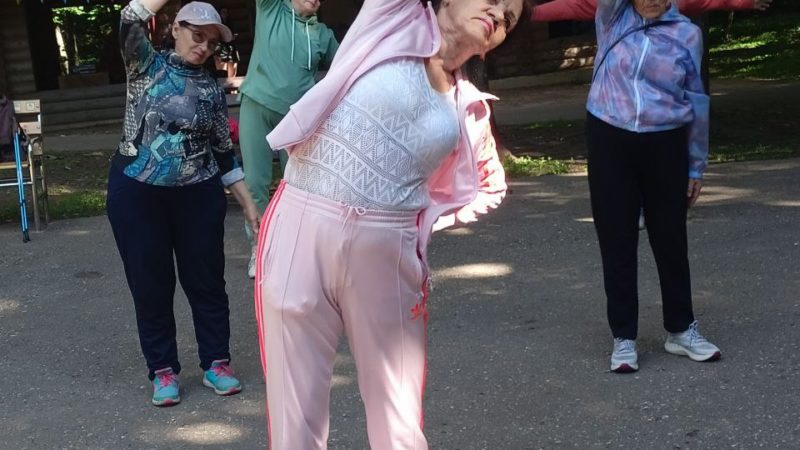 На Городке состоялись занятия по скандинавской ходьбе