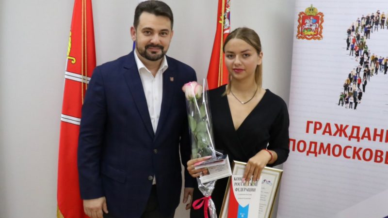 Николай Пархоменко вручил паспорта 14-летним ружанам