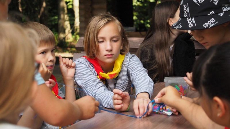 На Городке мастерили браслетики