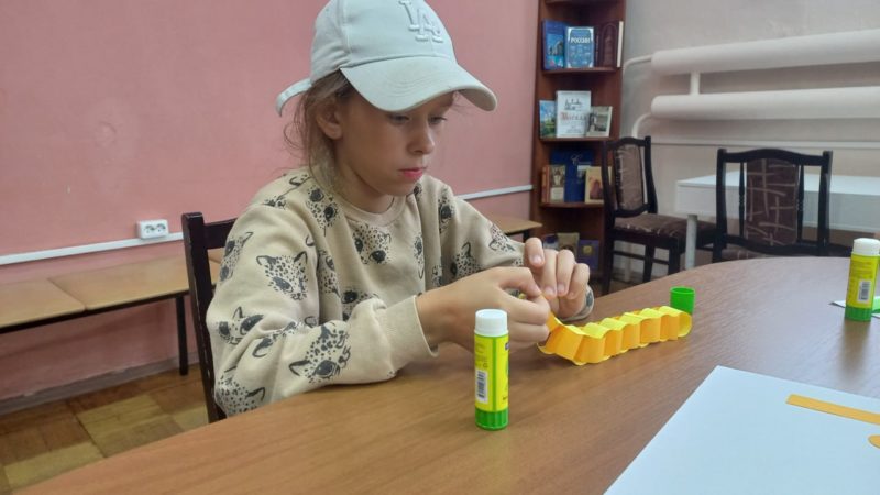 В Рузской библиотеке – мастер-класс «Змейка»