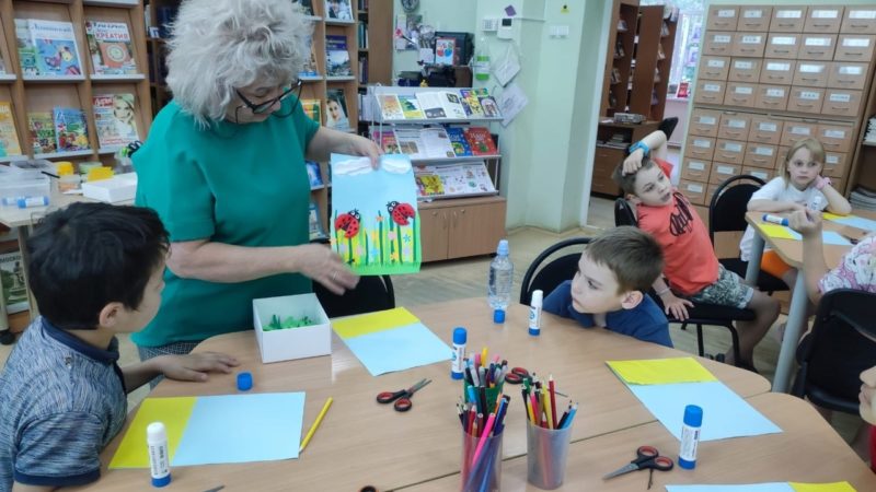 В Тучковской библиотеке делали летние аппликации