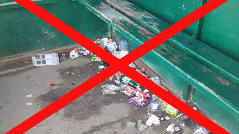 В Рузском округе убирают мусор на обочинах дорог и в автобусных павильонах