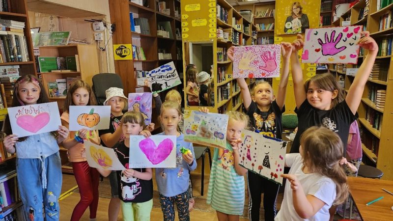 Юные дороховчане поддержали рисунками бойцов СВО