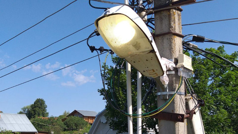 В Рузском округе приводят в порядок уличные светильники