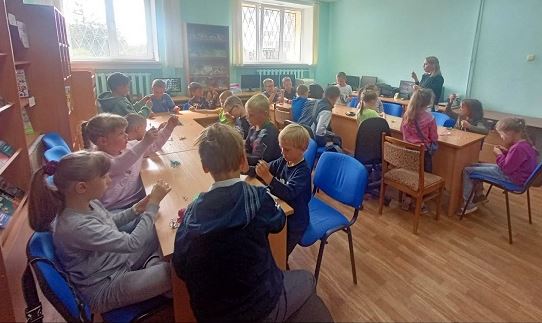 Юные ружане мастерили человечков из гаек