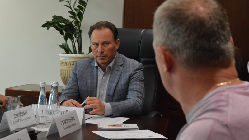 Как снизить дефицит кадров на предприятиях, обсудили на Общественном совете Уполномоченного