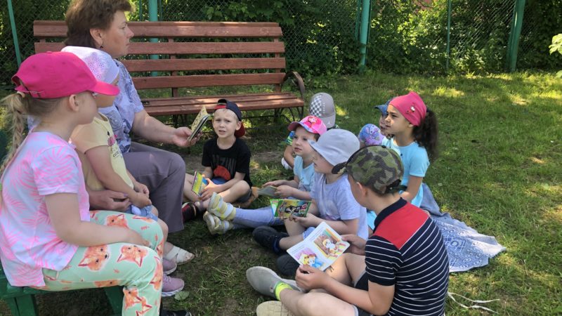 Сытьковцам читали «Книжки-малышки»