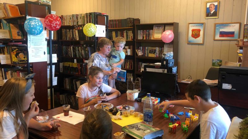 Читатели Сытьковской библиотеки отметили ее 59-летие