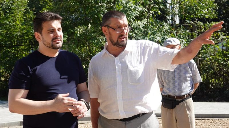 Глава округа проверил ход реконструкции Аллеи Славы в Тучково